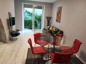 Central Vienna Apartment with unique 40m2 city garden & self check in